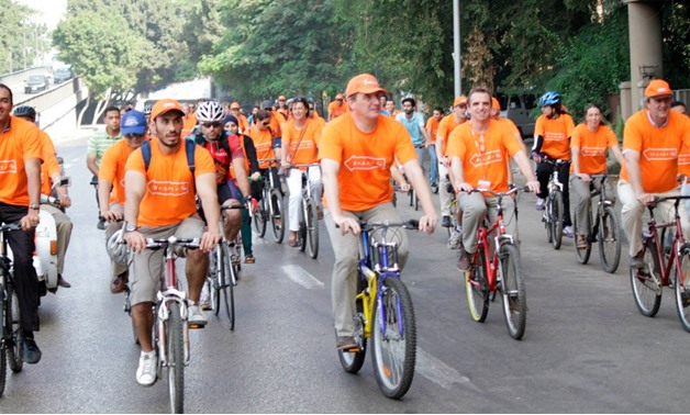 former ambassador Gerard Steeghs leading the cyclists in 2016 - Press image courtesy embassy of Netherlands in Cairo official Facebook page.