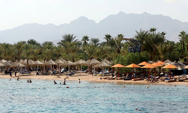 Tourists swim in the sea in the Red Sea resort of Sharm el-Sheikh, November 7, 2015 (Reuters)