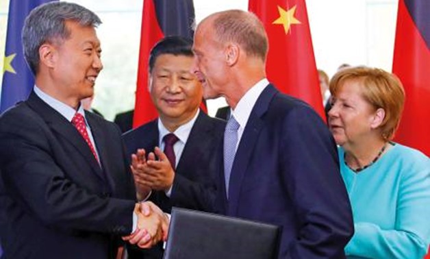 Airbus CEO  shakes hands with CAS Vice President after signing the contract as Chinese President Xi Jinping and German Chancellor Angela Merkel look on -Reuters