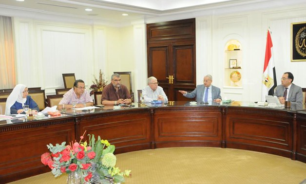  Madbouly during his meeting with Arab Contractors company’s executives (Photo: courtesy of the official Facebook page of the Housing Ministry.) 