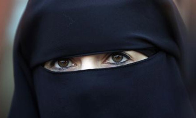 Woman in Niqab - REUTERS/Stephane Mahe