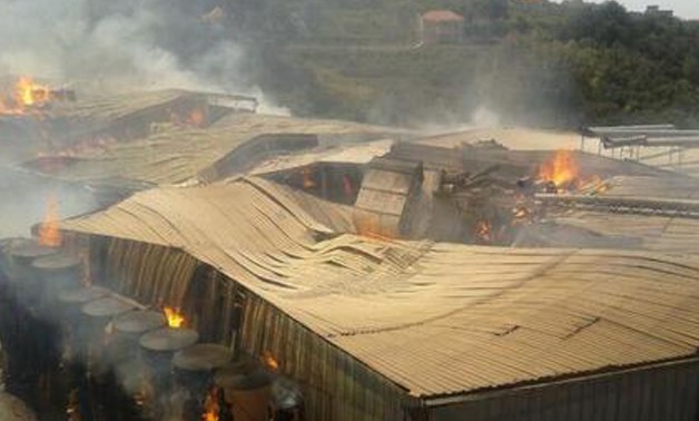 Huge Blaze Erupts at Carton Factory - Press photo 