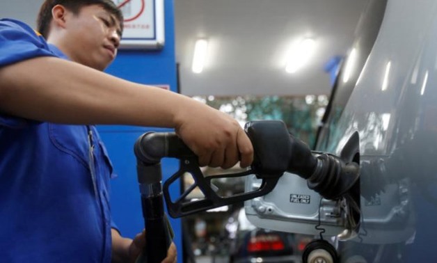 FILE PHOTO: An employee pumps petrol into a car at a petrol station in Hanoi, Vietnam December 20, 2016. REUTERS/Kham/File Photo