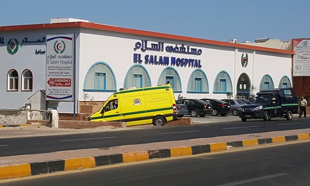 Ambulance and police vehicle arrive at El Salam Hospital after an Egyptian man stabbed two German tourists to death and wounded four others at the beach of the Zahabia hotel, in Hurghada, south of the capital Cairo, Egypt, July 14, 2017. REUTERS/Mohamed A