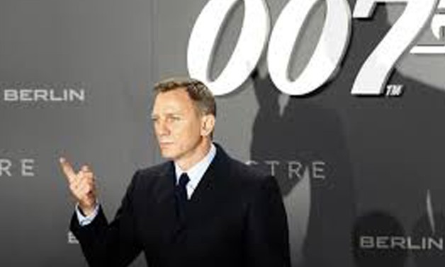 FILE PHOTO: Actor Daniel Craig poses for photographers on the red carpet at the German premiere of the new James Bond 007 film "Spectre" in Berlin, Germany, October 28, 2015.
Fabrizio Bensch/