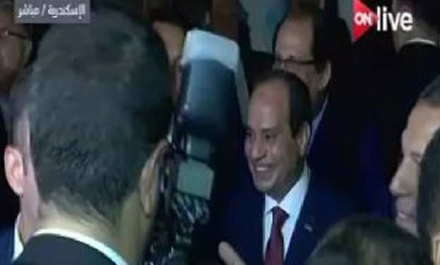 Sisi takes memorial photo with Egyptian youth 