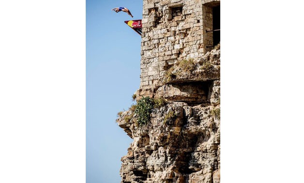 Rhiannan Iffland dives from a 27-meter height – Red Bull Cliff Diving 