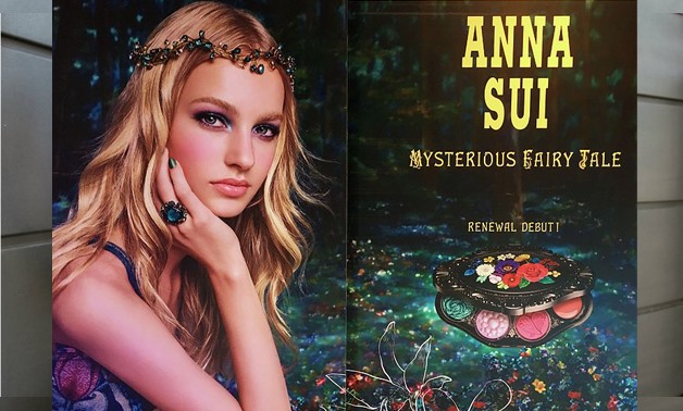 Anna Sui Mysterious Fairy Tale Poster at Causeway Bay Sogo 2016- Wikimedia Commons