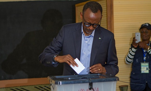 Rwandan President Paul Kagame casts his vote in Kigali, Rwanda, August 4, 2017. REUTERS