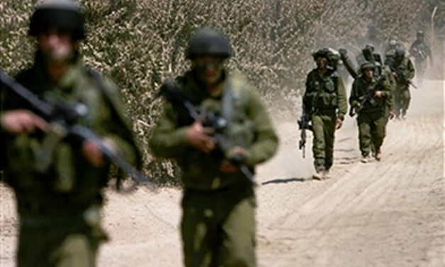 Israeli soldiers move toward the Lebanese border during a mission August 1, 2006 

