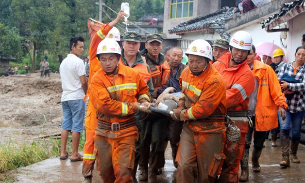 Rescue workers carry an injured villager at the site of a landslide that occurred in Gengdi village, Puge county, Sichuan province, China August 8, 2017. REUTERS/Stringer ATTENTION EDITORS - THIS IMAGE WAS PROVIDED BY A THIRD PARTY. CHINA OUT. NO COMMERCI