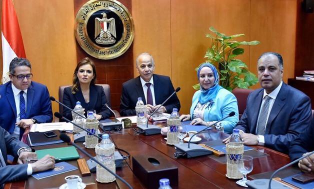  Minister of Investment Sahar Nasr during a meeting with Qaliubiya governor- Press Photo