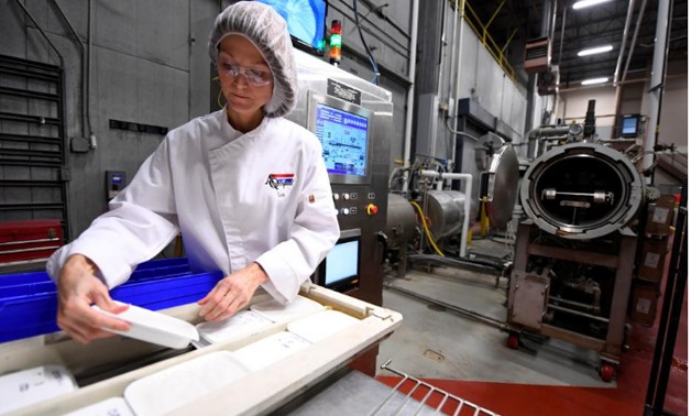 Lea M Mohr, Director of Technical Services, prepares packages for the MATS-B machine as she makes packaged meals at an Ameriqual facility with new microwave technology that Amazon.com Inc is evaluating, in Evansville, Indiana, U.S. August 9, 2017.
REUTER