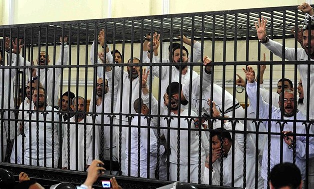 Muslim Brotherhood members behind court dock - Reuters