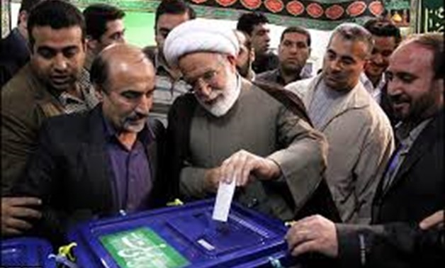 Mehdi Karroubi places his finger print on a ballot paper during the Iranian presidential election in northern Tehran June 12, 2009