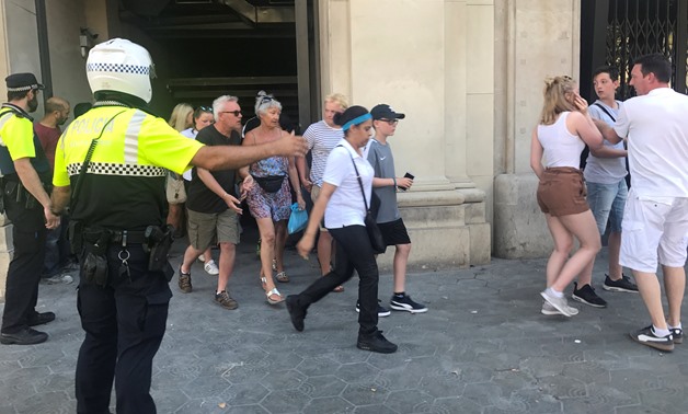 People are evacuated after a van crashed into pedestrians near the Las Ramblas avenue in central Barcelona, Spain August 17, 2017. Ana Jimenez/La Vanguardia/via REUTERS 