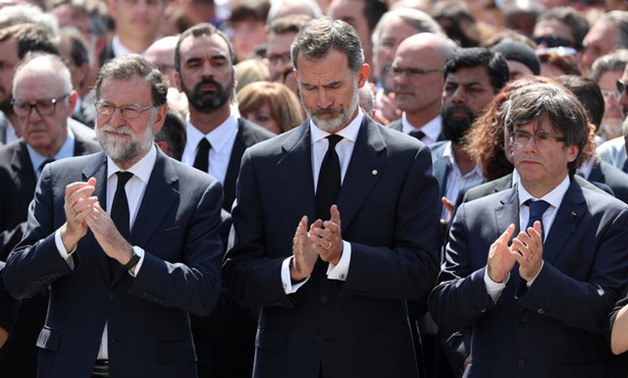 ing Felipe of Spain stands between Prime Minister Mariano Rajoy and President of the Generalitat of Catalonia Carles Puigdemont as they observe a minute of silence in Placa de Catalunya in Barcelona - REUTERS