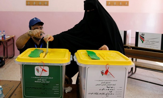  A Jordanian woman casts her ballot at a polling station for local and municipal elections in Amman, Jordan, August 15, 2017-Reuters
