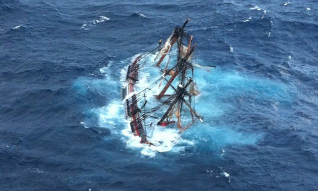 A sinking boat - Wikimedia Commons