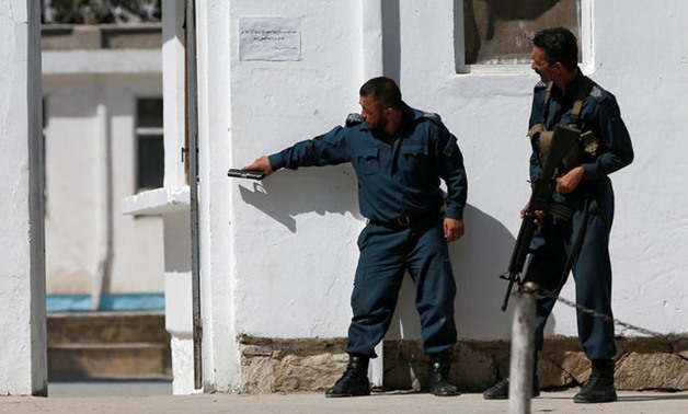 Afghan policemen take position at the site of a suicide attack followed by a clash between Afghan forces and insurgents after an attack on a Shi'ite Muslim mosque in Kabul, Afghanistan, August 25, 2017. REUTERS