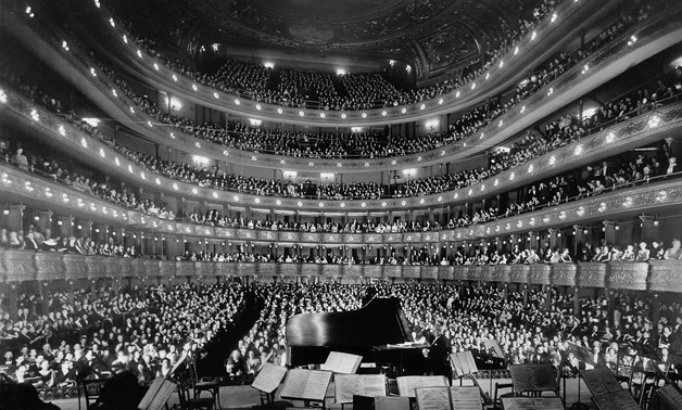 Photo: The Metropolitan Opera (Wikimedia commons)