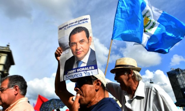 © Johan Ordonez / AFP | Guatemalans march demanding the resignation of President Jimmy Morales in front of the Culture Palace in Guatemala City, on August 26, 2017.
