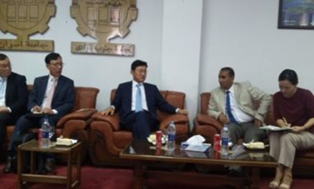  President of Aswan university Ahmed Ghallab received on Tuesday S.Korean ambassador to Cairo Song Yong and his accompanying delegation in Cairo - File Photo