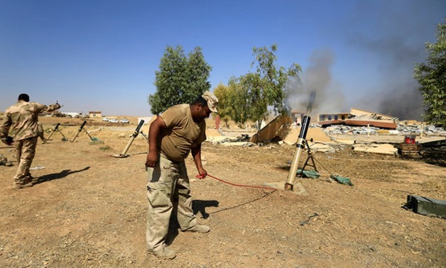 Members of Iraqi Army fire mortar shells during the war between Iraqi army and Shi'ite Popular Mobilization Forces (PMF) against the Islamic State militants in al-Ayadiya, northwest of Tal Afar - REUTERS