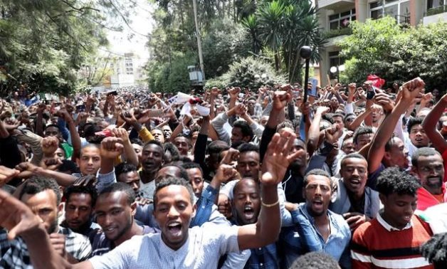 Oromo youth shout slogans outside Jawar Mohammed's house, an Oromo activist and leader of the Oromo protest in Addis Ababa, Ethiopia October 23, 2019. REUTERS/Tiksa Negeri