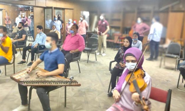 Rehearsals taking place in Fayoum Culture Palace under strict precautionary measures - ET