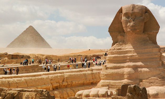 The sphinx and the Great Pyramid - Archive 
