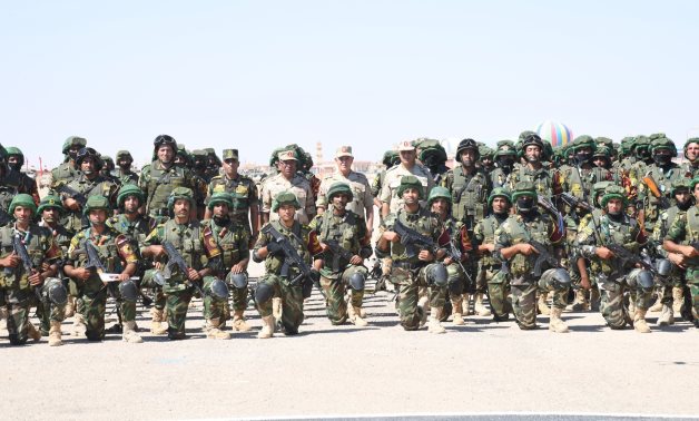 Egypt's Chief of Staff inspects combat readiness of soldiers near Libyan border