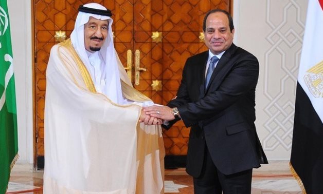Egyptian President Abdel Fatah al-Sisi (R) with Saudi King Salman bin Abdul Aziz (L) – File photo