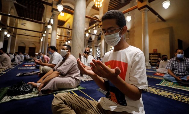 Muslim worshippers in Azhar mosque, Cairo – Reuters 