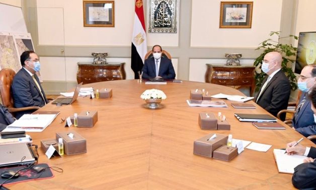 Egypt’s President Abdel Fattah El Sisi meets with the prime minister and the minister of housing - Presidency 