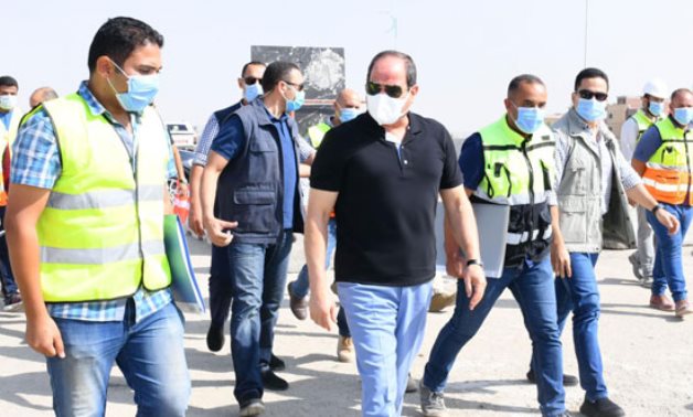 Egyptian President inspects road projects in Cairo – press photo