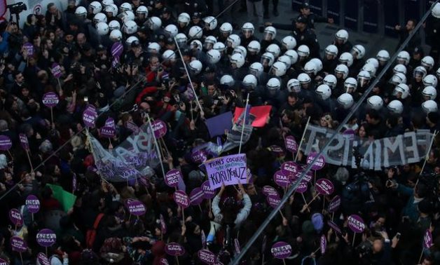 Riot police prevent women's rights activists from marching through Taksim Square to protest against gender violence in Istanbul, Turkey, November 25, 2018. REUTERS/Umit Bektas