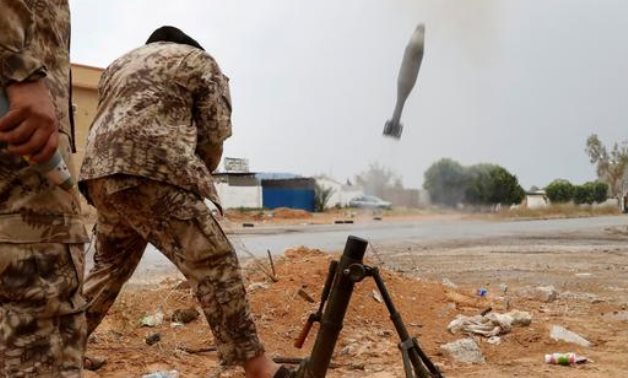 A fighter loyal to Libya's U.N.-backed government (GNA) fires a mortar during clashes with forces loyal to Khalifa Haftar on the outskirts of Tripoli, Libya May 25, 2019. REUTERS/Goran Tomasevic/File Photo