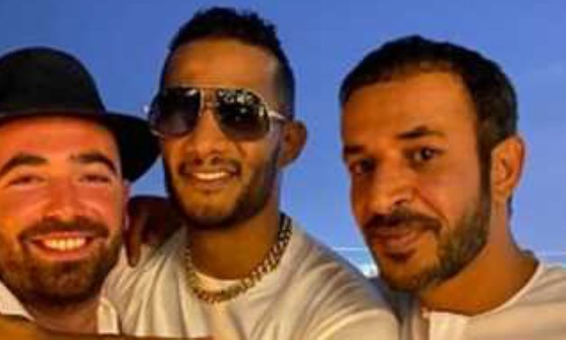 File: Mohamed a Ramadan with Israeli artists.