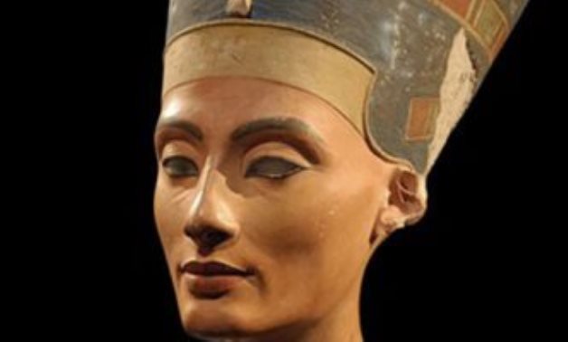 File- Nefertiti Head Statue 