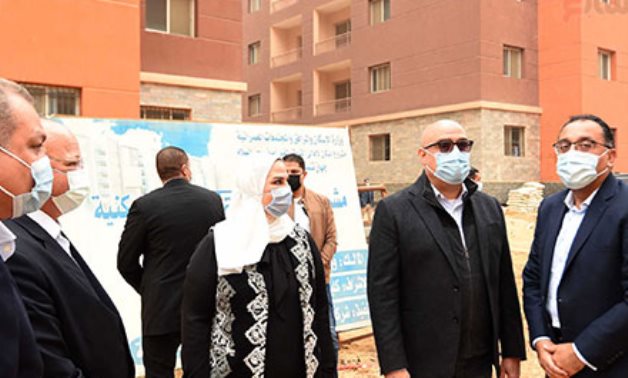 Egypt's PM inspects social housing projects for residents of unsafe slums