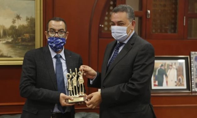 The award - ET