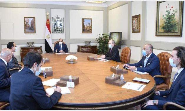 Egyptian President Abdel Fattah El-Sisi and officials meet with Alstom's Chief Executive Officer Henri Poupart-Lafarge in Cairo – Presidency 