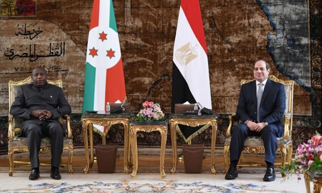 Egyptian President Abdel Fattah El-Sisi (R) meets with his Burundi counterpart, Évariste Ndayishimiye, in Cairo (Presidency)
