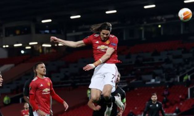 Manchester United's Edinson Cavani heads at goal REUTERS/David Klein