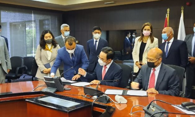 Egypt’s Ministry of Transportation, the Ministry of Planning, and the National Egyptian Railway Industries Company signed a Memorandum of Understanding (MoU) with South Korean Hyundai Rotem - press photo
