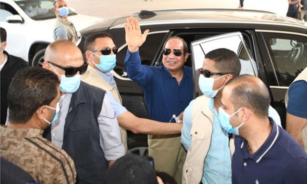 President Sisi listens to citizens during an inspection road- Press photo