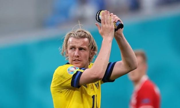Emil Forsberg applauds the fans as he is substituted off Pool via REUTERS/Lars Baron