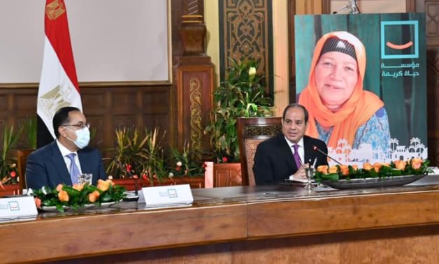 Egyptian President Abdel Fattah El-Sisi holds a meeting with businessmen, premier and intelligence chief on Haya Karima project to develop countryside – Presidency 