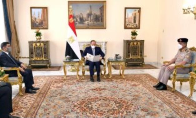 Sisi during his meeting with Iraqi Defense Minister Juma Anad Saadoun in Cairo.